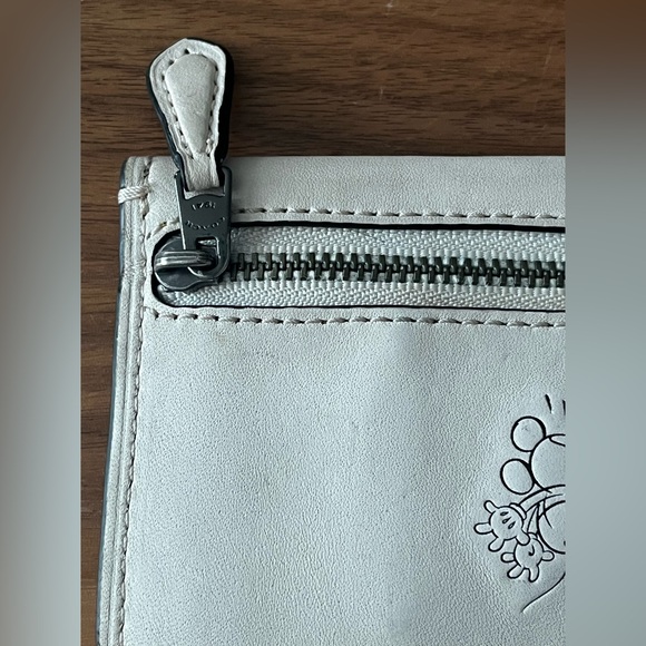 Mickey Mouse Coach clutch - Picture 8 of 16